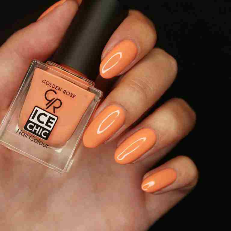 Przyciągający oranż na paznokciach! Propozycja letniego manicure!