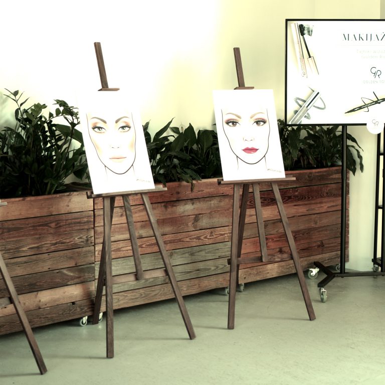 Warsztaty makijażowe w kameralnym gronie przy kawie.