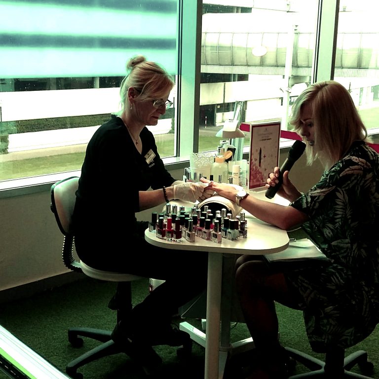 Malowanie paznokci – event z okazji Dnia Matki w Galerii Bemowo