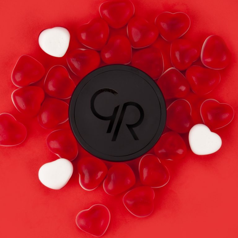 Puder matujący w roli głównej! Baking – czym jest i jakie daje efekty?