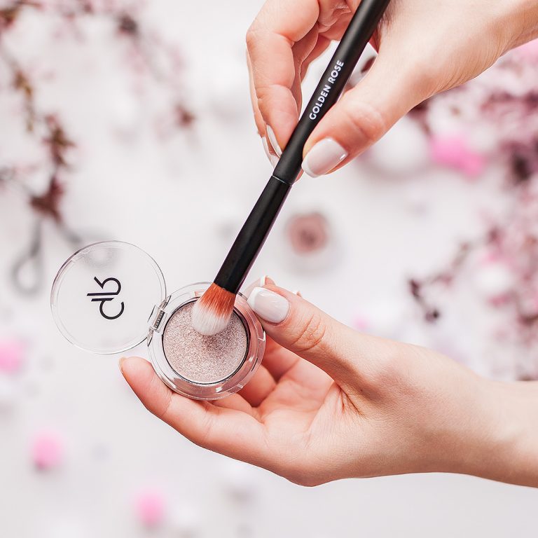 Oko w roli głównej! Sposób na makijaż w domowym zaciszu.